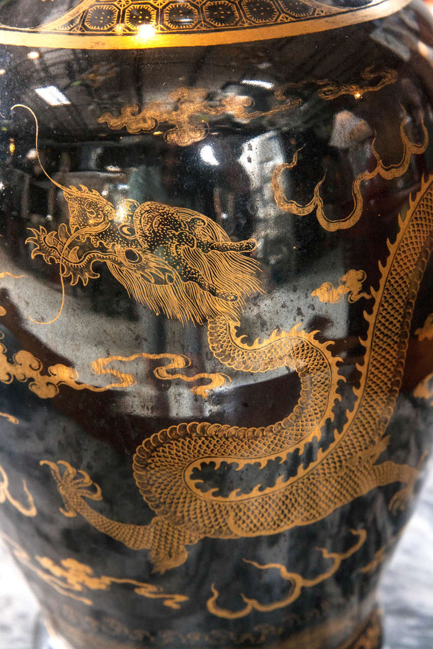black chinese vase