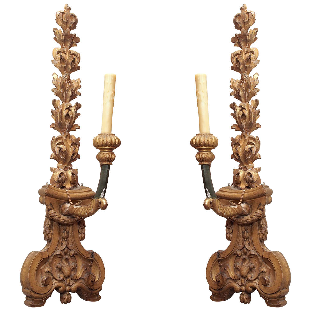 Pair of Finely Carved and Gilded Wall Lights For Sale