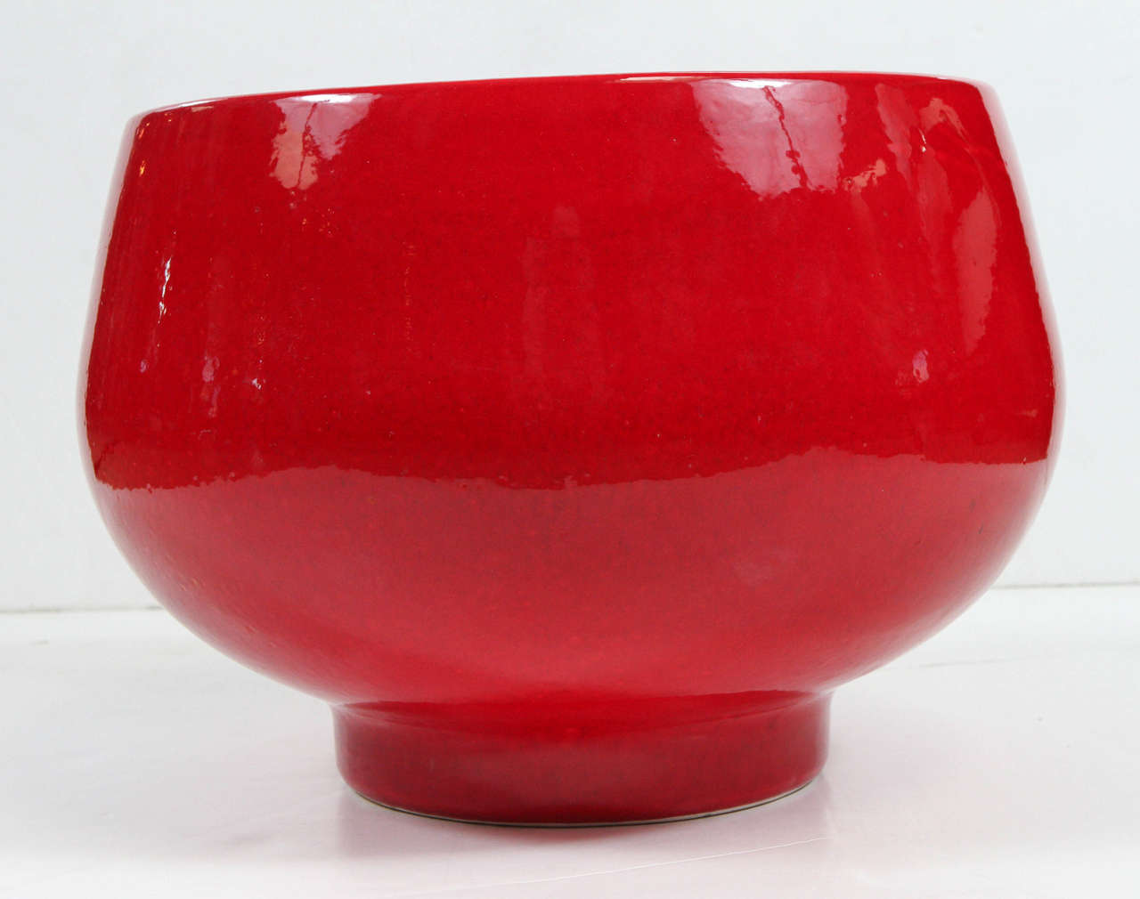 Mid-Century Ceramic Planter with High Gloss Red Glaze In Good Condition In South Pasadena, CA
