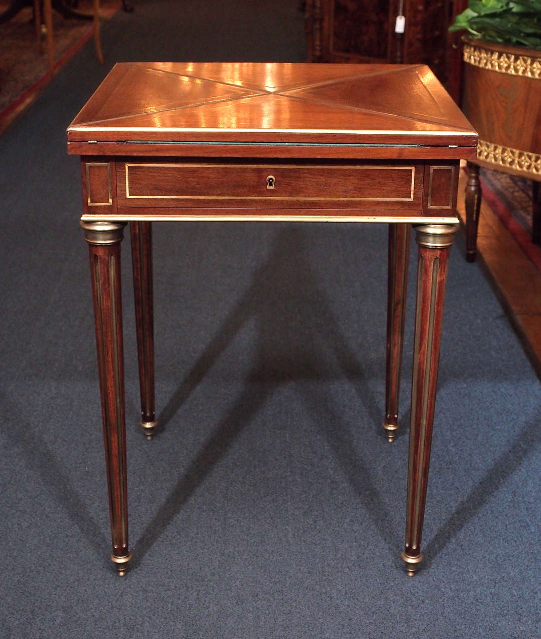 Antique French Mahogany Handkerchief Table circa 1875 In Excellent Condition In New Orleans, LA