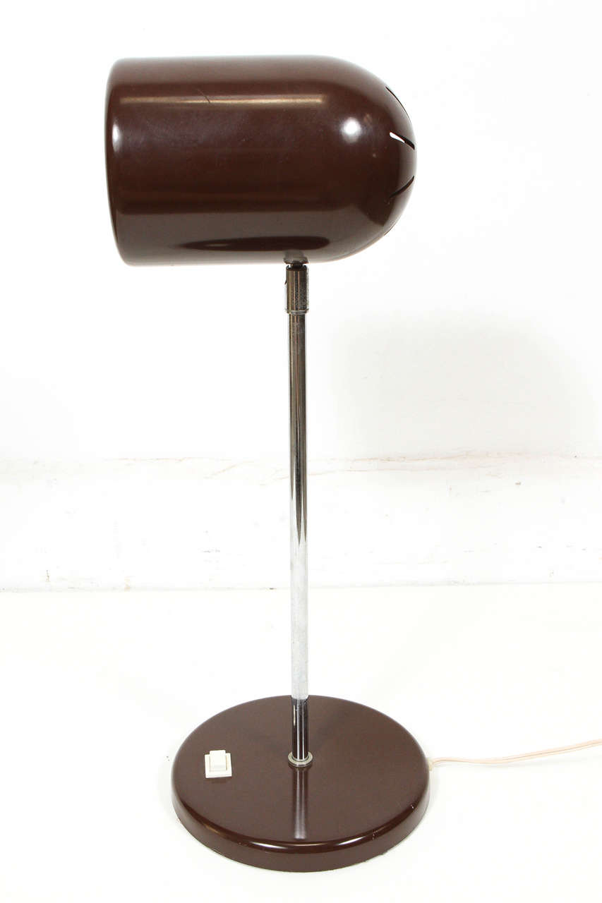 Moderne Brown Metall und Chrom Tischlampe Joe Colombo Stil im Angebot 2