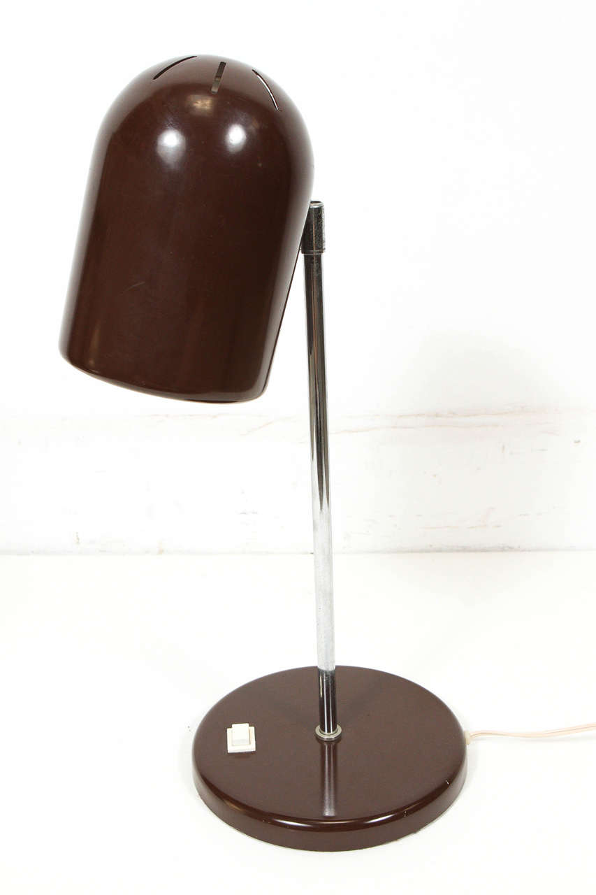 Moderne Brown Metall und Chrom Tischlampe Joe Colombo Stil im Angebot 3
