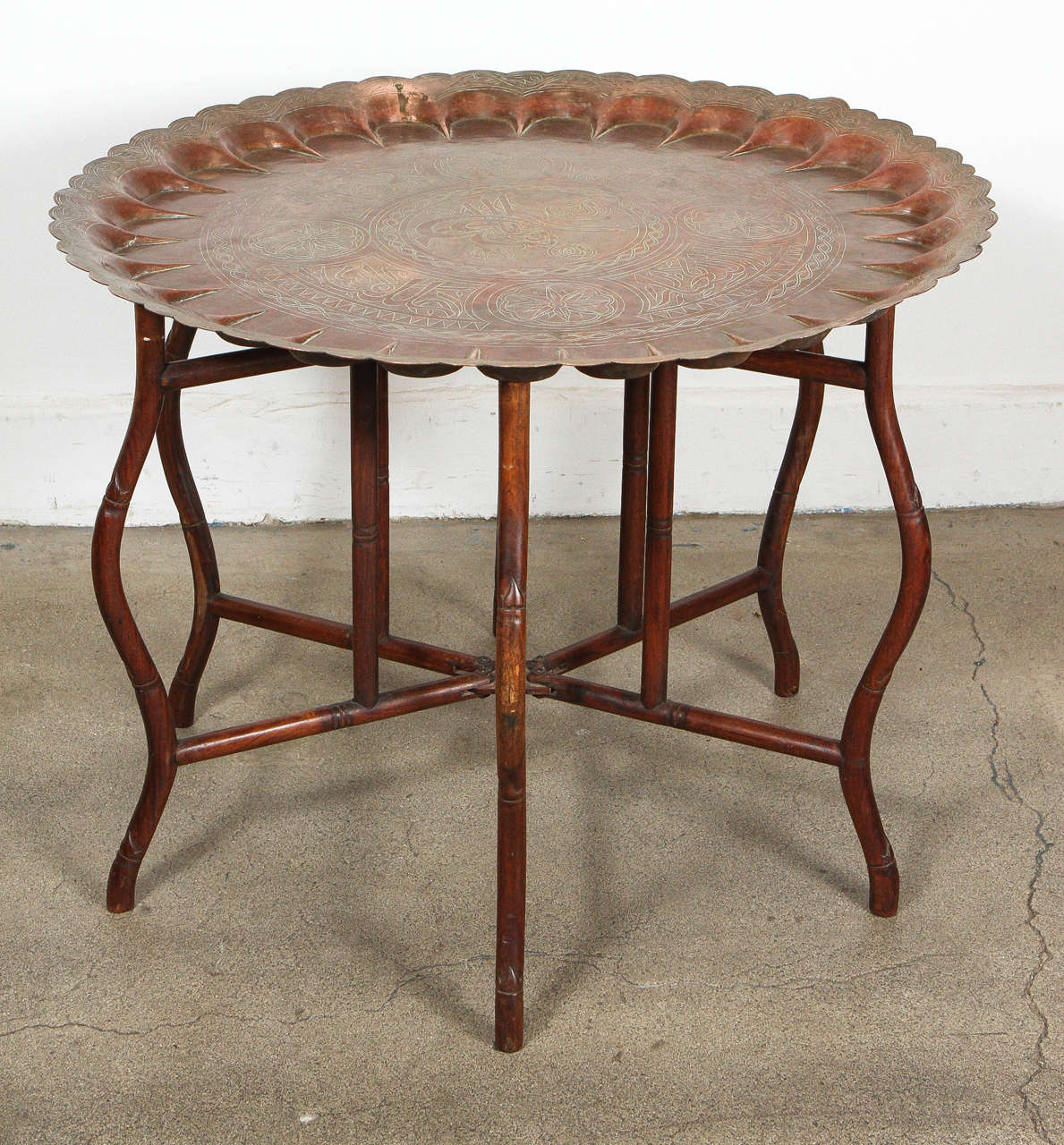 Very hard to find large scaleTurkish copper tray table on bamboo folding base, could be use as a coffee table or game table, this is how they use them in Morocco, Syria, India, Egypt and in the Middle East to serve food or tea or play. Great for