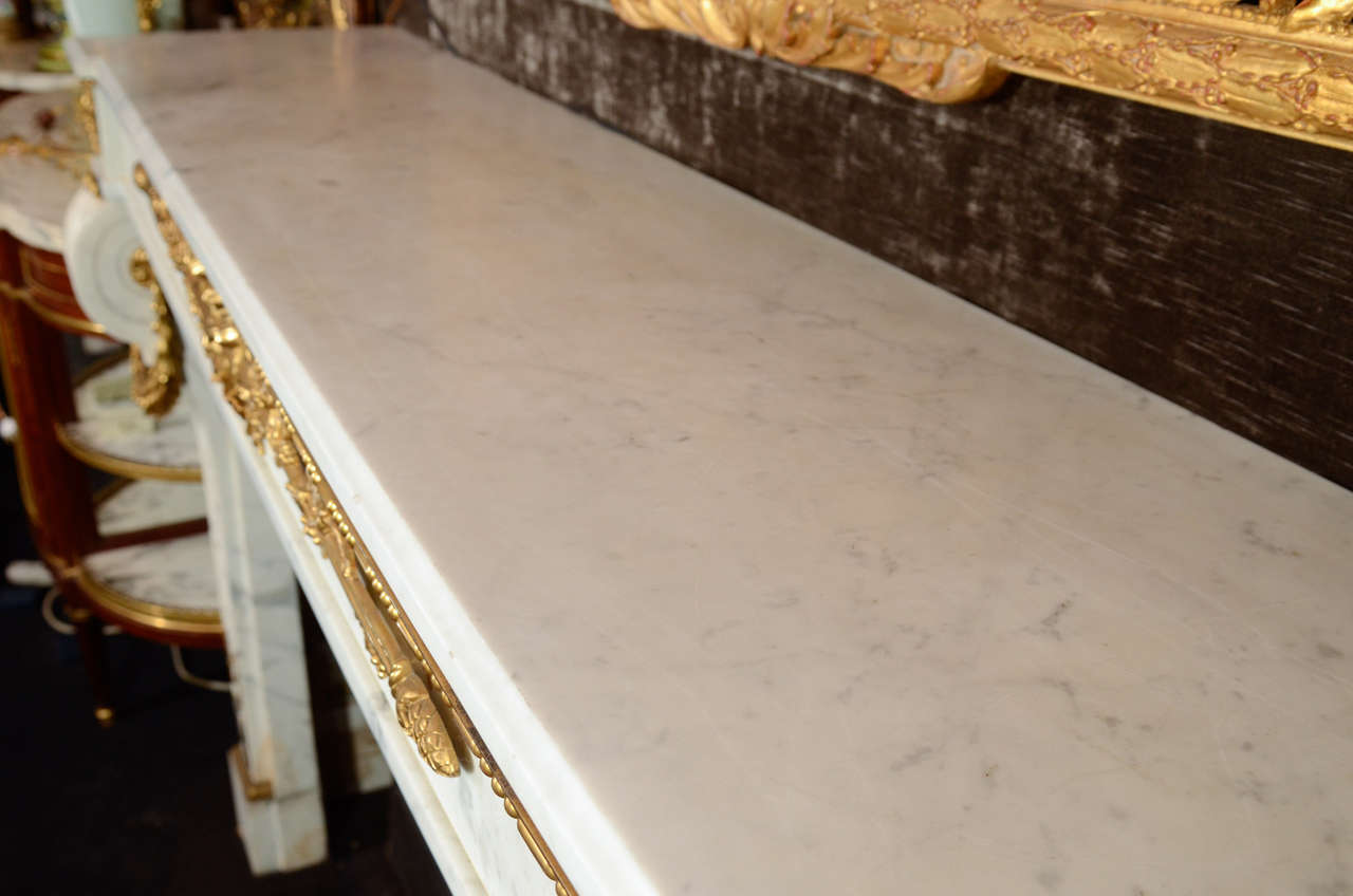 Antico camino in marmo di Carrara del XIX secolo, stile Luigi XVI in vendita 4