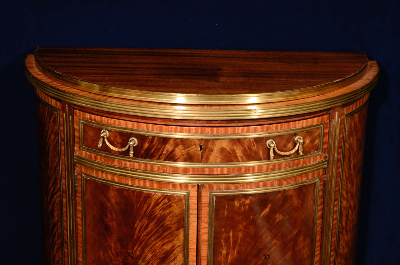 Pair of Neoclassical Antique Russian Gilt Bronze & Mahogany Commodes, ca.1820. In Good Condition In New York, NY