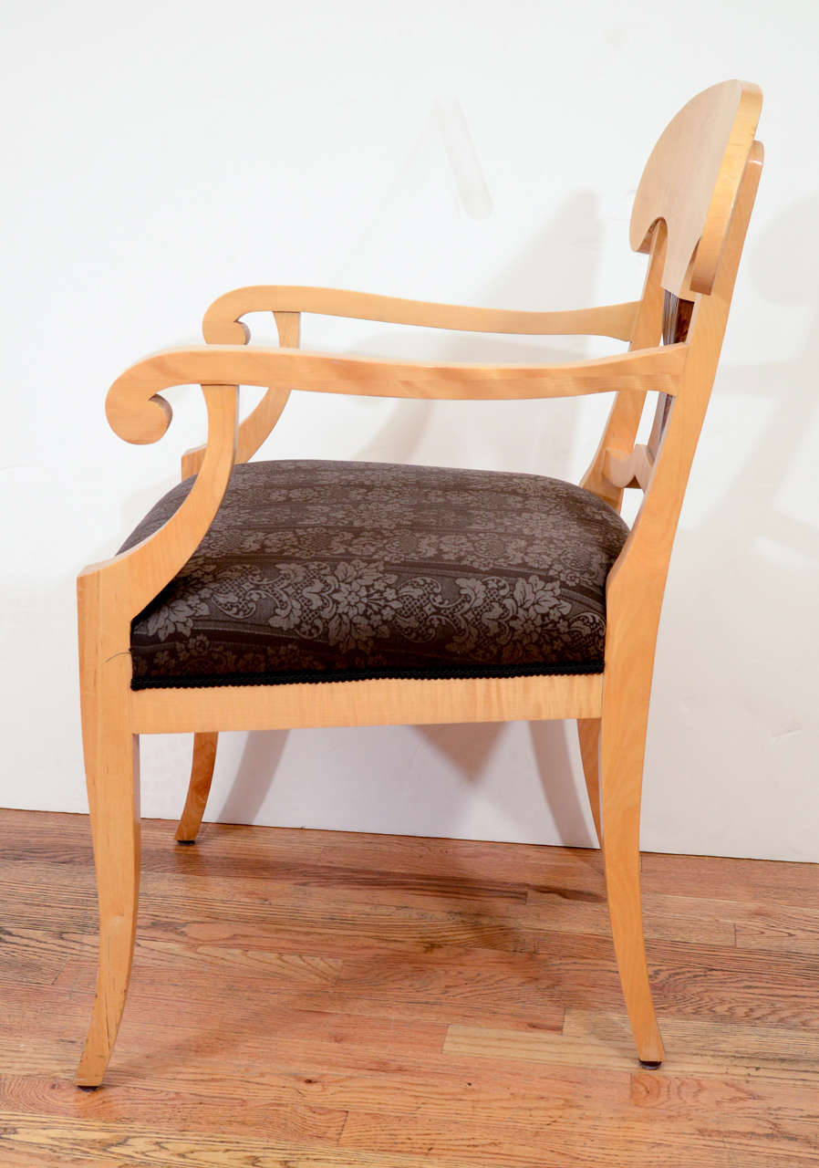 Biedermeier-Sessel in Übergröße mit „Napoleon-Hut“ im Zustand „Gut“ im Angebot in New York, NY