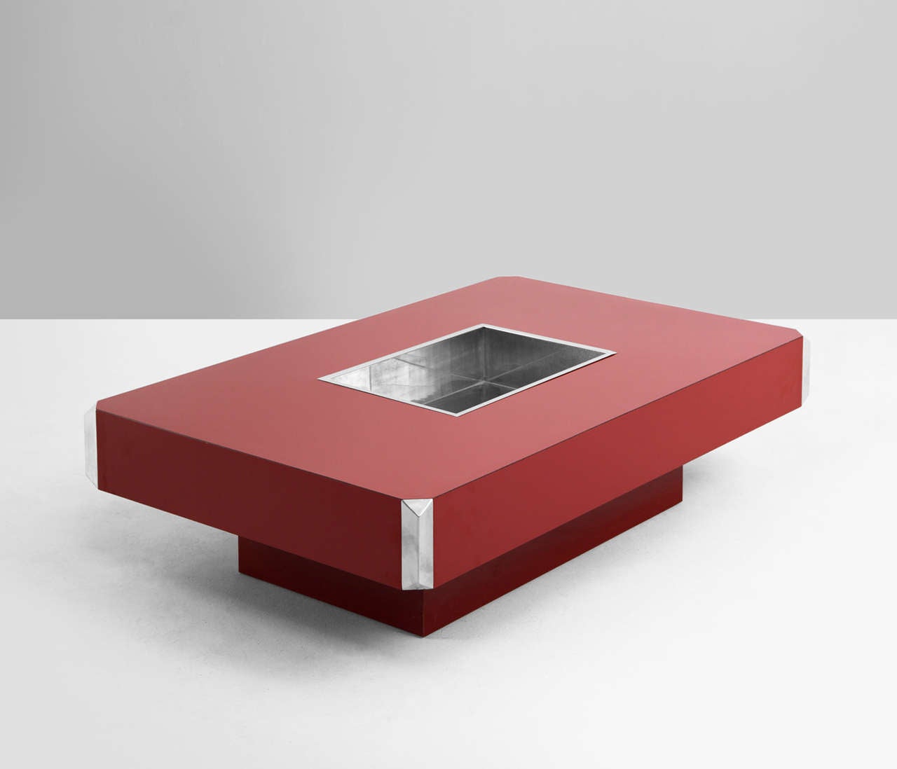 Cocktail table in red laminate and chrome, by Mario Sabot, Italy, 1970s.

A beautiful coffee table in red laminate and chrome, produced by Mario Sabot in the early 1970s. With chromed steel details and a nicely integrated steel center bucket for