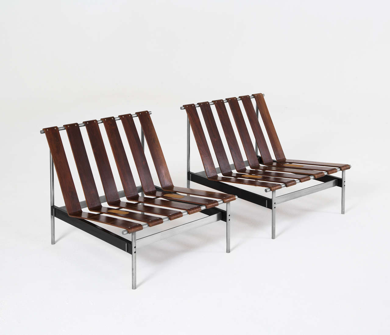 Mid-Century Modern Paire de fauteuils de salon rares par Kho Liang Ie pour Artifort