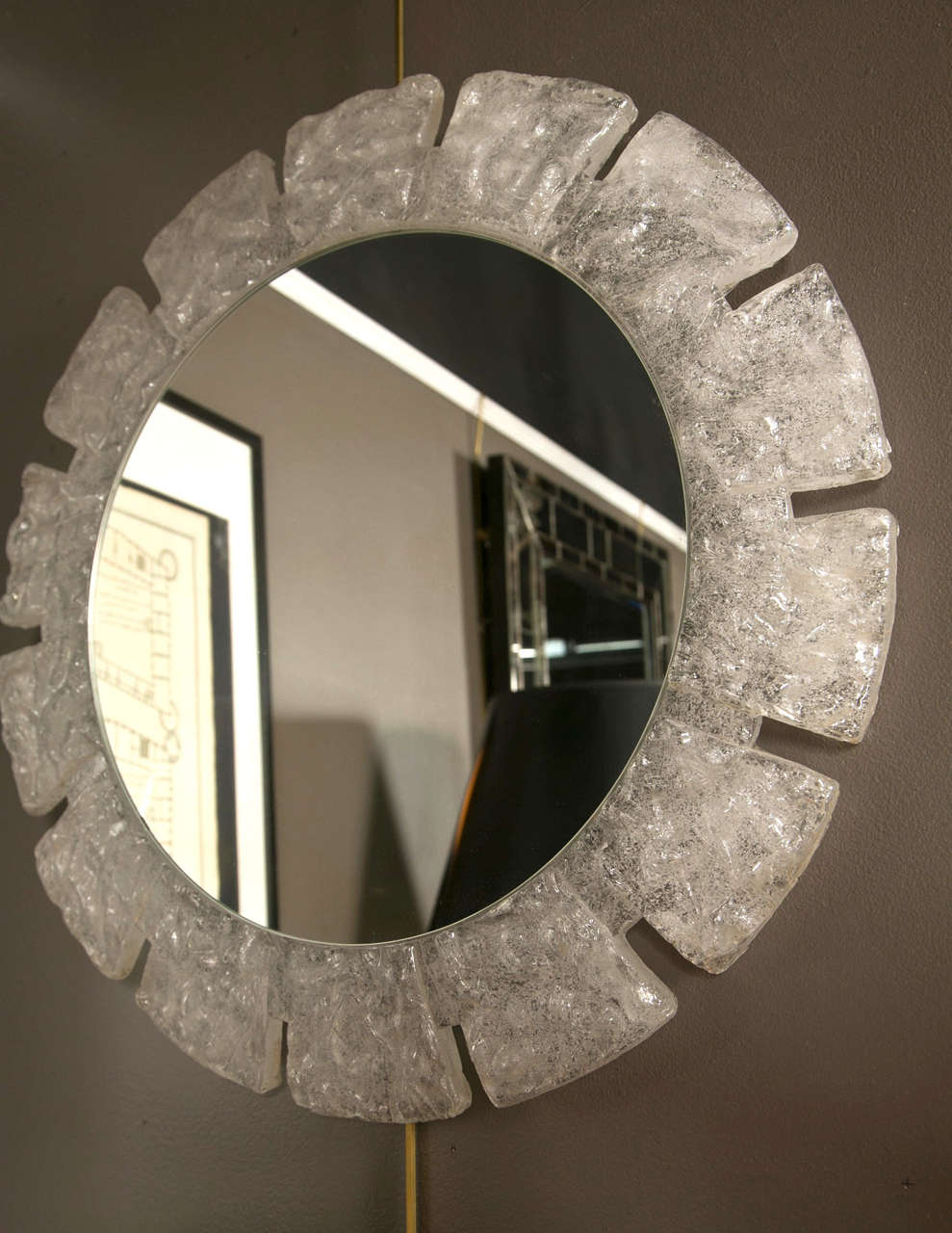 Circular Resin Sunburst Mirror In Good Condition For Sale In Stamford, CT