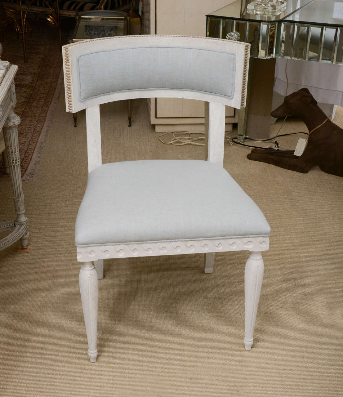 Set of 4 attractive chalk white round back dining chairs with linen upholstery. Seat height is 20 in