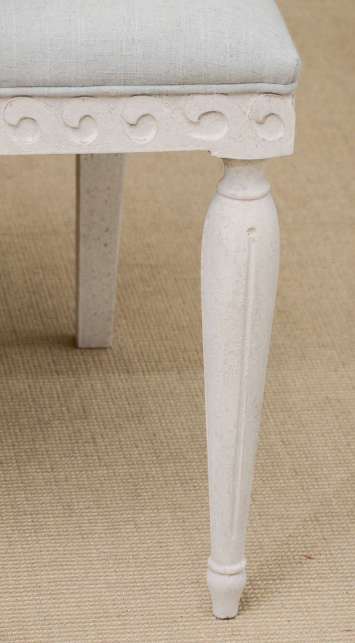 Contemporary Set of 4 Chalk White Round Back Dining Chairs For Sale