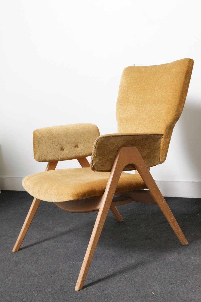 Nice pair of upholstered lounge chairs by Roger Landault, France 1954. Originial velvet upholstery. Light wood 