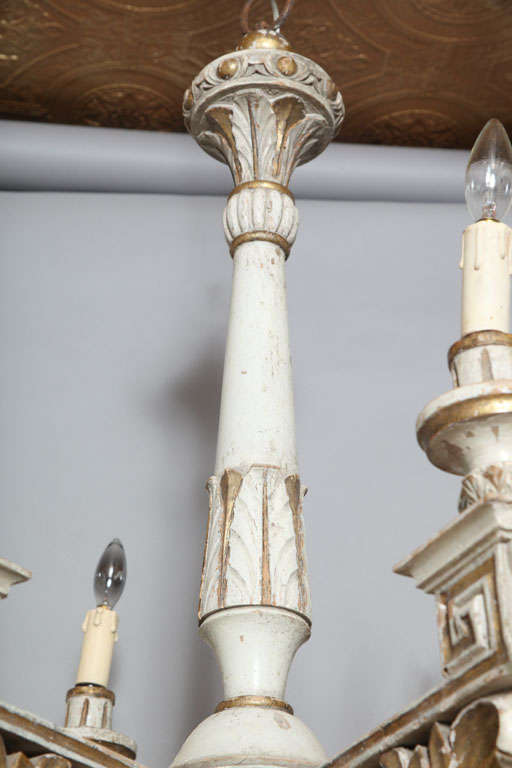 XIXe siècle Lustre en bois polychromé et doré à la feuille 18ème/19ème siècle en vente