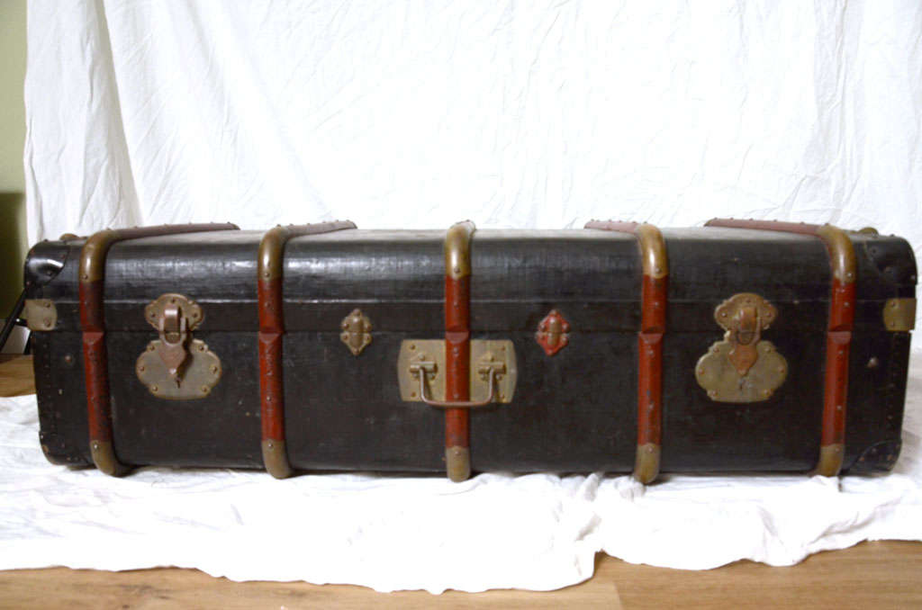 Antique Travel suitcase, two compartment, interior fabrics. This trunk is painted wood with corner and locks made in brass.
Great for displays or a charming storage.