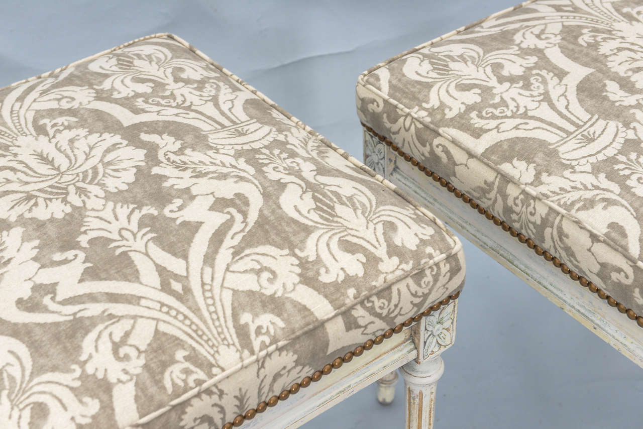 Pair of Louis XVI Painted Stools In Excellent Condition In West Palm Beach, FL