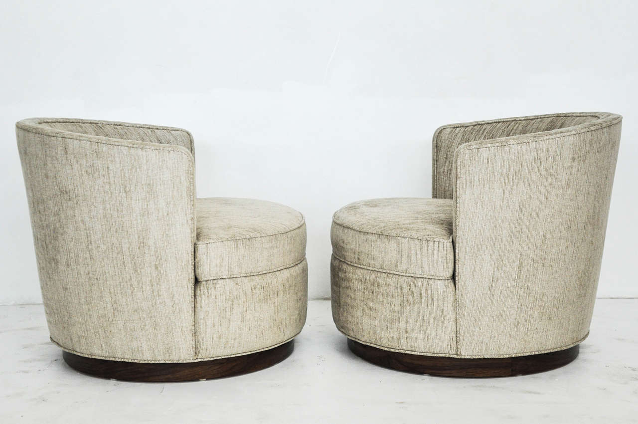 American Early Pair of Swivel Chairs by Edward Wormley for Dunbar
