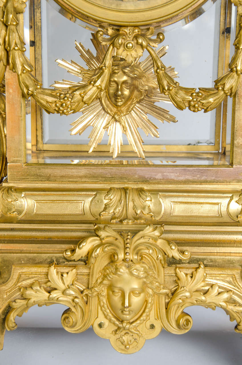 Imponente Reloj Francés de Ormolu del Siglo XIX Garniture 29