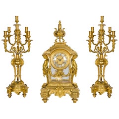 Französische Goldbronze-Uhr aus dem 19. Jahrhundert, Garnitur 29"(73 cm) hoch