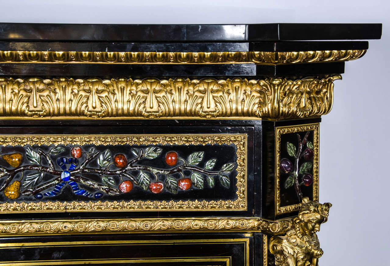Monumentales Paar Pietra Dura-Schränke, 19. Jahrhundert, Paar (Intarsie) im Angebot