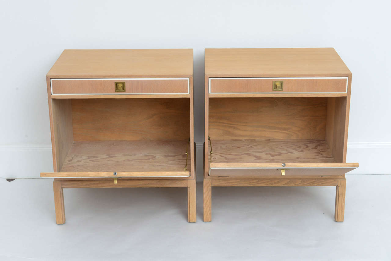 Parzinger Weathered Oak and Brass Side Tables In Excellent Condition For Sale In Miami, FL