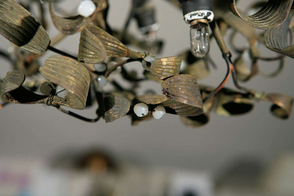 Skulpturale französische Mistletoe-Leuchte (Mitte des 20. Jahrhunderts) im Angebot