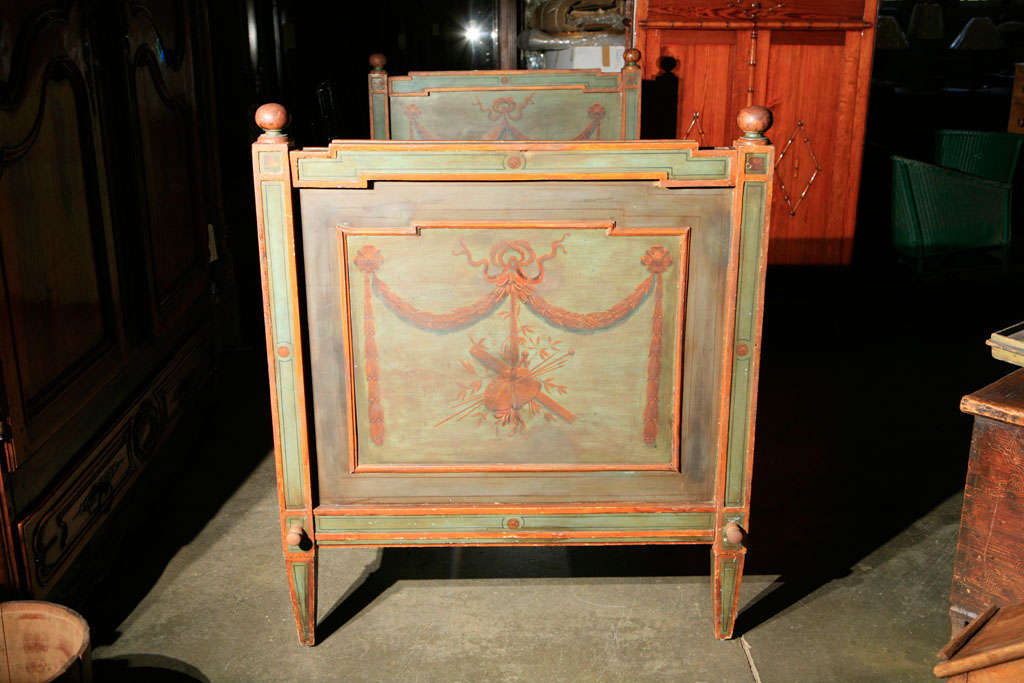 Venetian Painted Day Bed In Good Condition For Sale In Culver City, CA