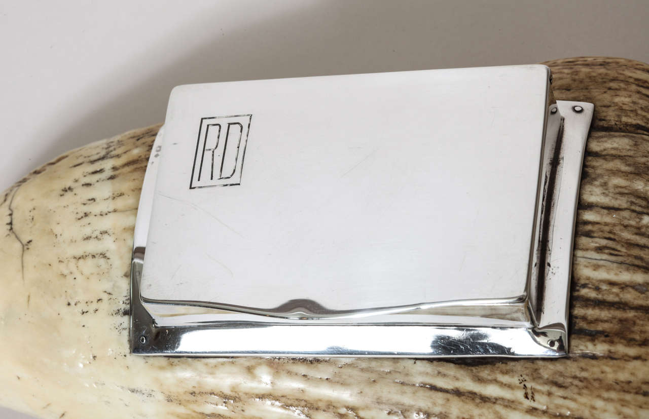 Dingley Brothers English Art Deco Silver Mounted Whale's Tooth Snuff Box In Excellent Condition For Sale In New York, NY
