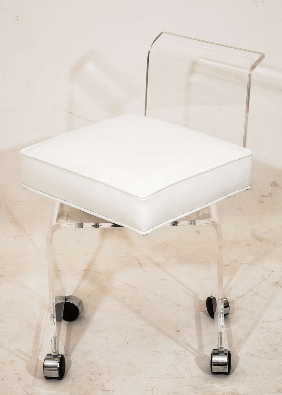 Lucite Vanity Chair In Good Condition In New York, NY