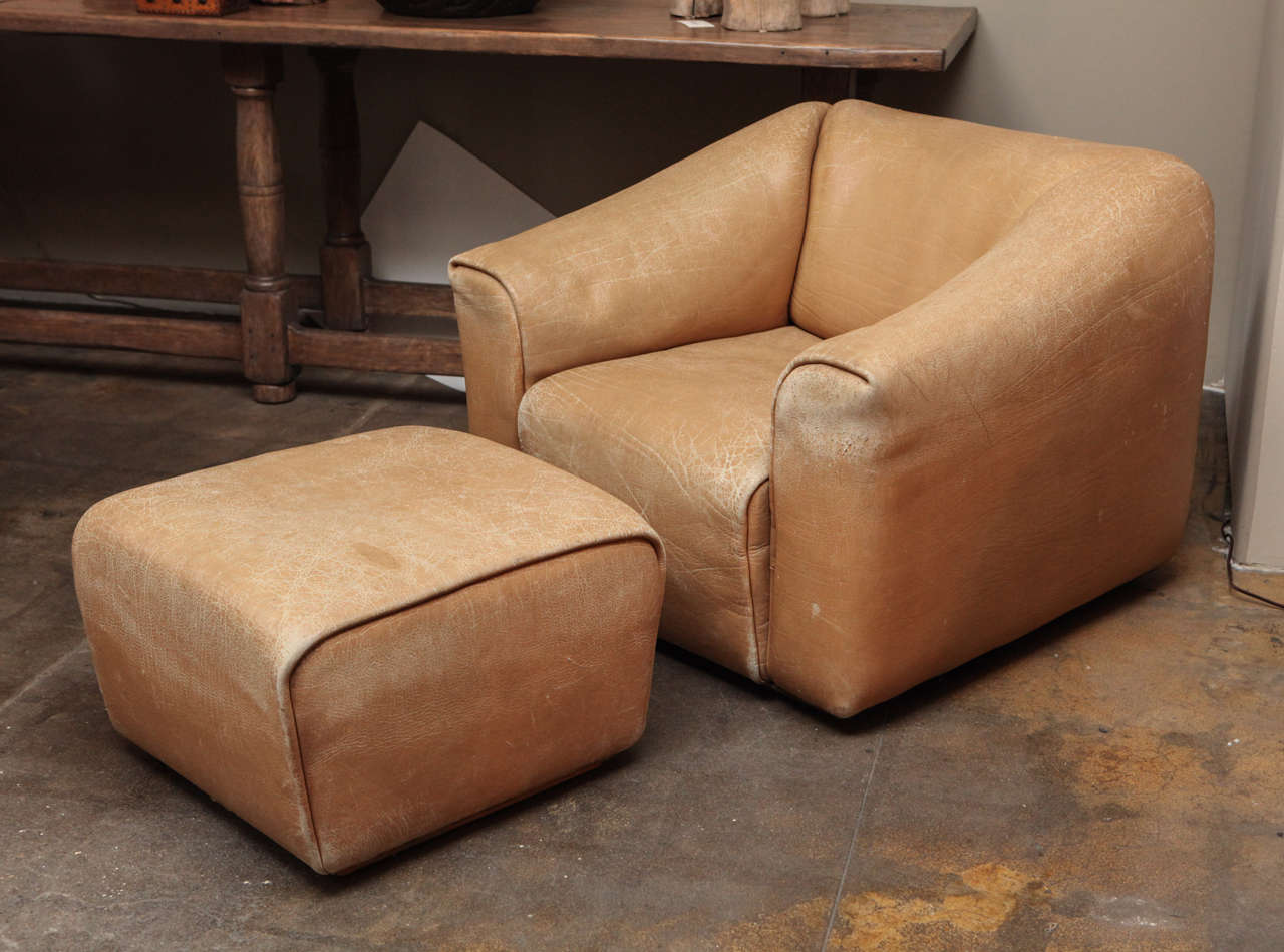 Vintage original De Sede leather lounge chair with expandable pull-out seat and ottoman.