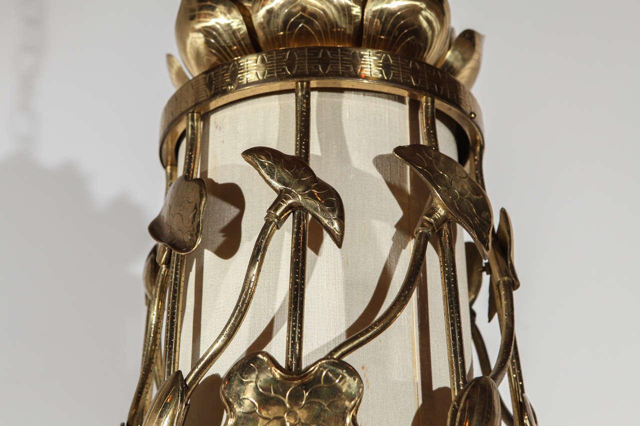 Fin du 20e siècle Lampe à suspension lotus en laiton en vente