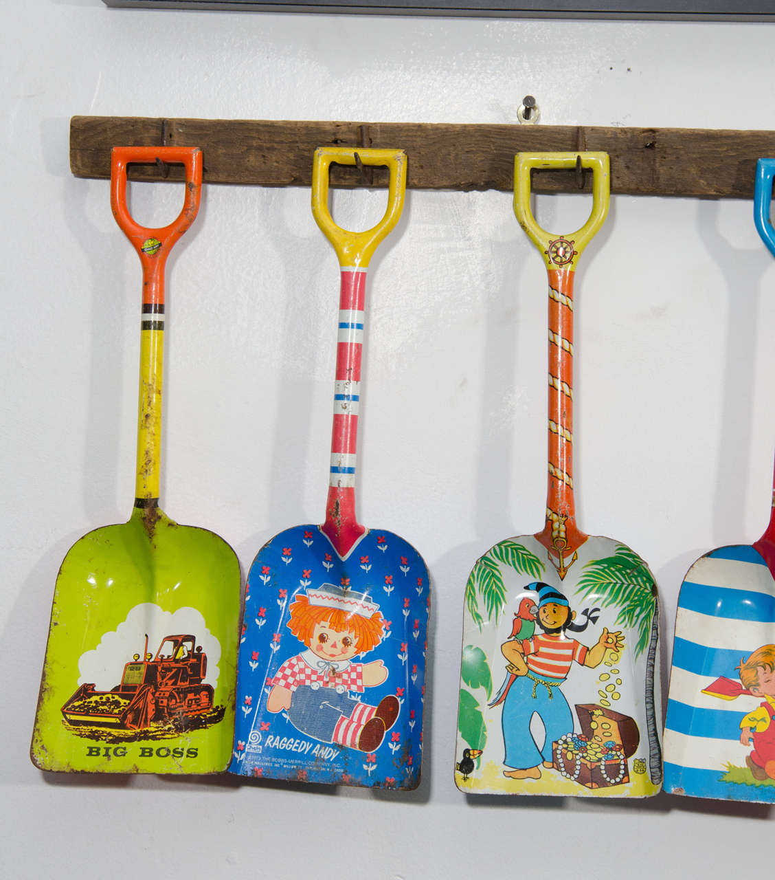 USA Graphic Sand Shovels For Sale 1