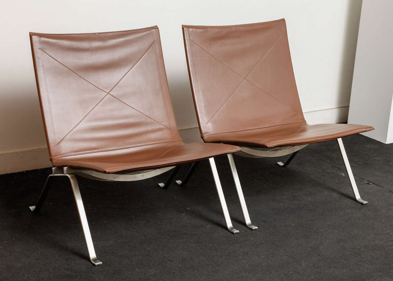 First edition in original brown leather PK 22 easy chairs by Poul Kjaerholm, edited from 1955 by Kold Christensen, stamped on the base.