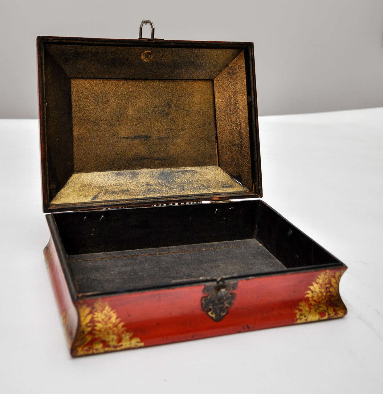 French 18th Century Lacquer and Gilt Chinoiserie Design Desk Box 5