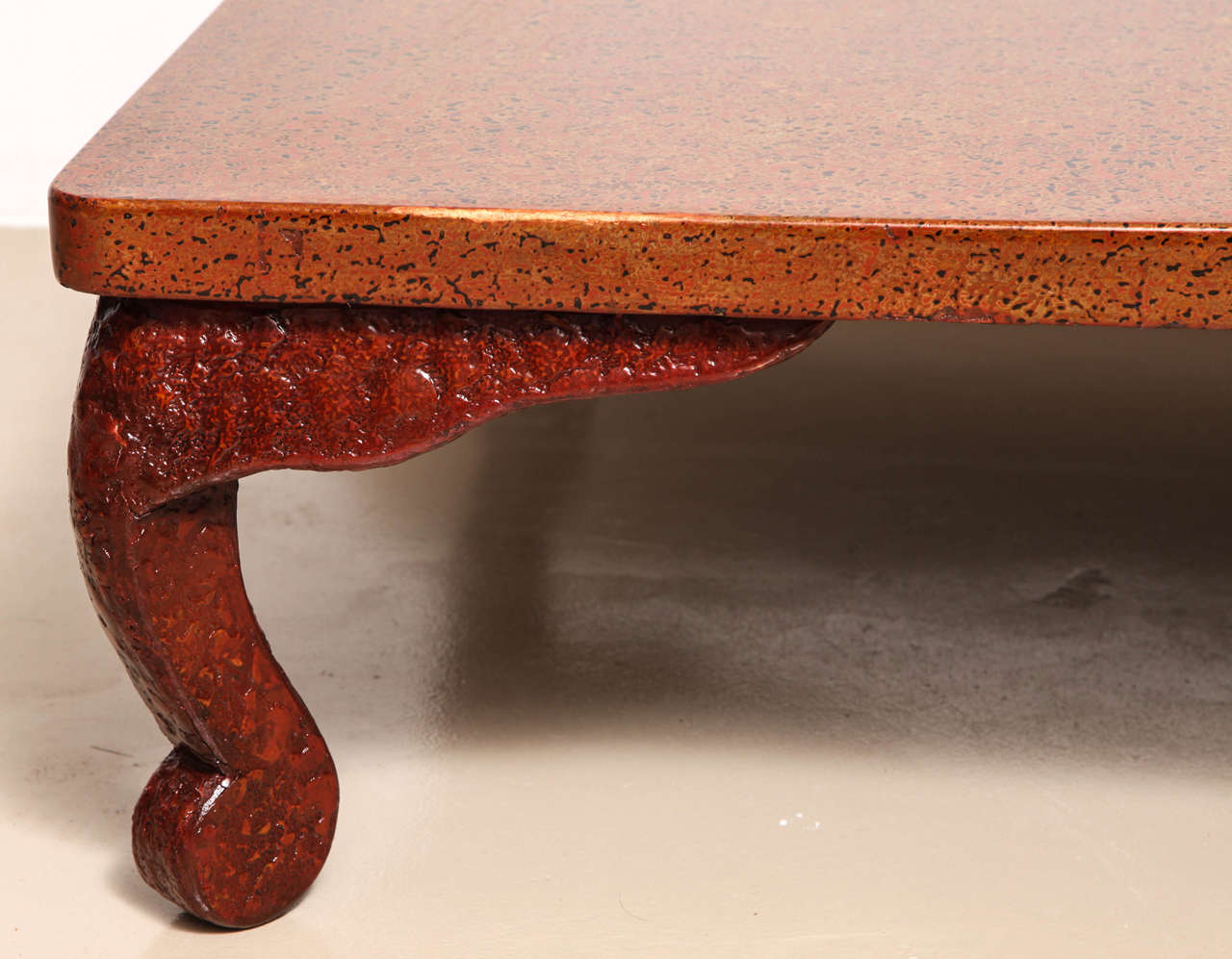 Stunning Japanese Wakasa Persimmon Lacquer Square Low Table In Excellent Condition In New York, NY