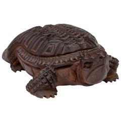 Okimono japonais sculpté en forme de grande tortue de la période Meiji