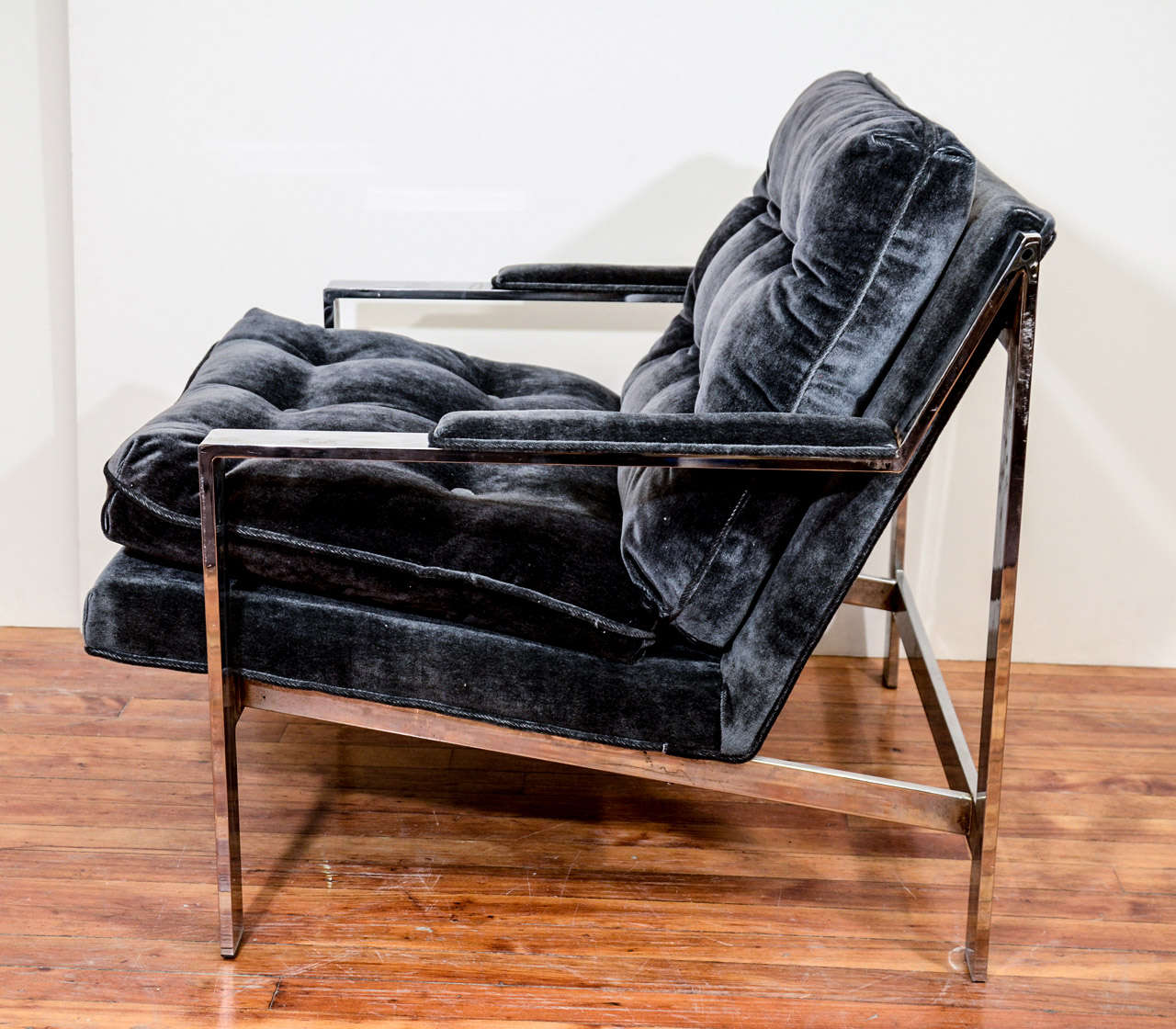 Mid Century Pair of Milo Baughman Chairs in Charcoal Mohair In Good Condition In New York, NY