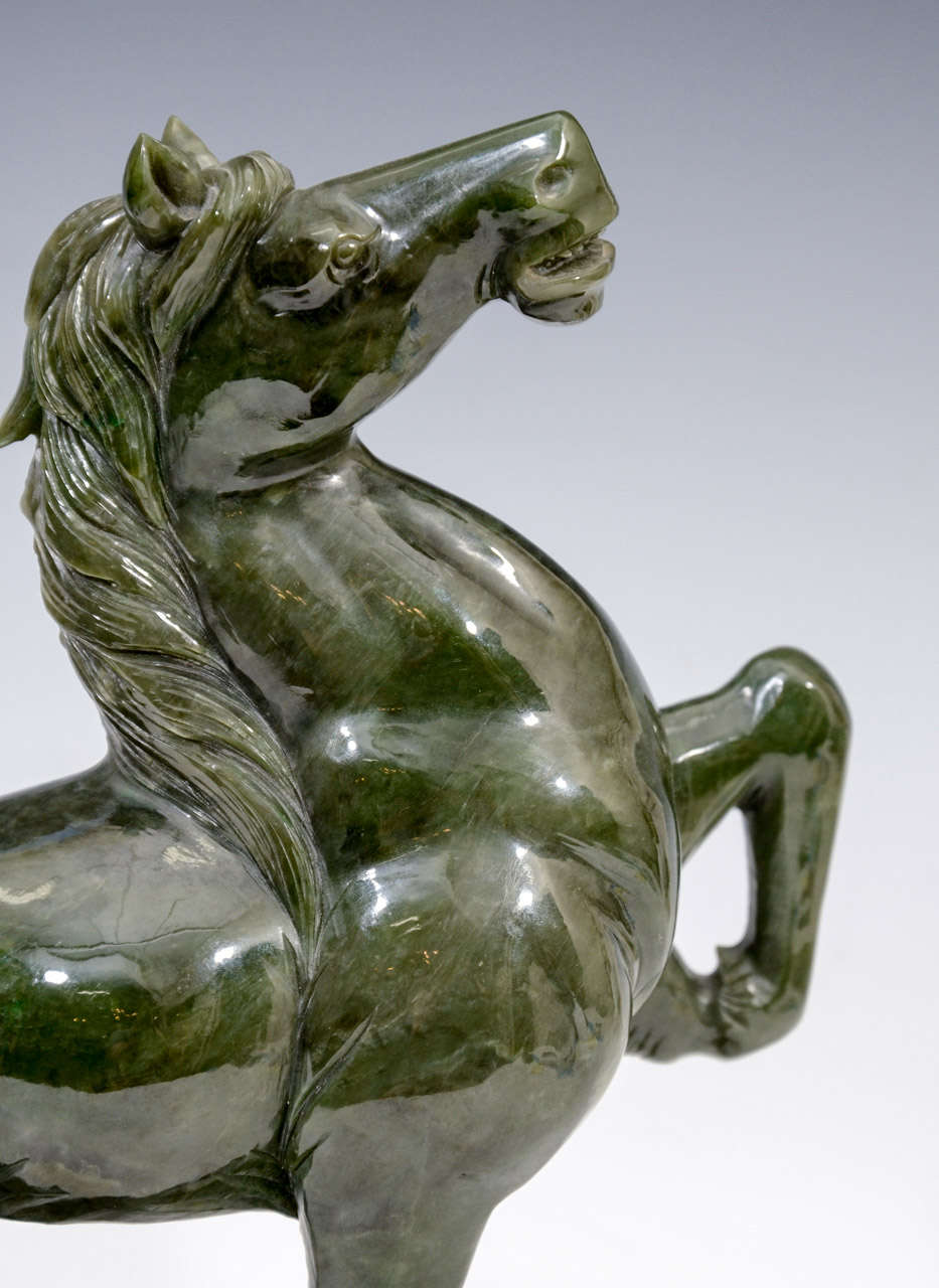 Chinese Spinach Jade Horse Sculpture In Good Condition For Sale In New York, NY