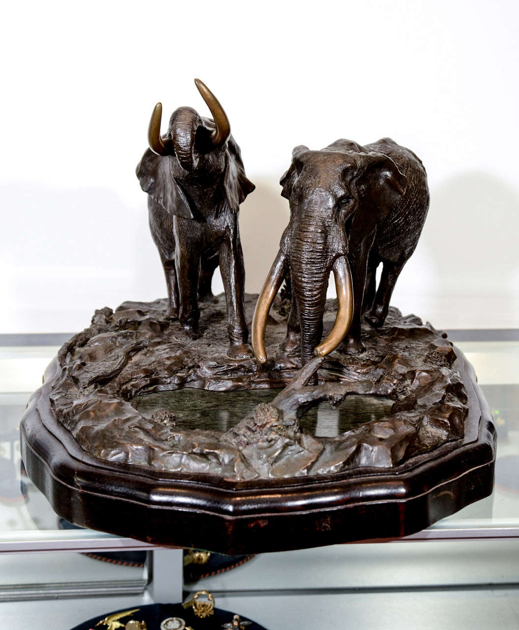 Vintage Bronze Sculpture of a Pair of Elephants by Robert Glen In Good Condition In New York, NY