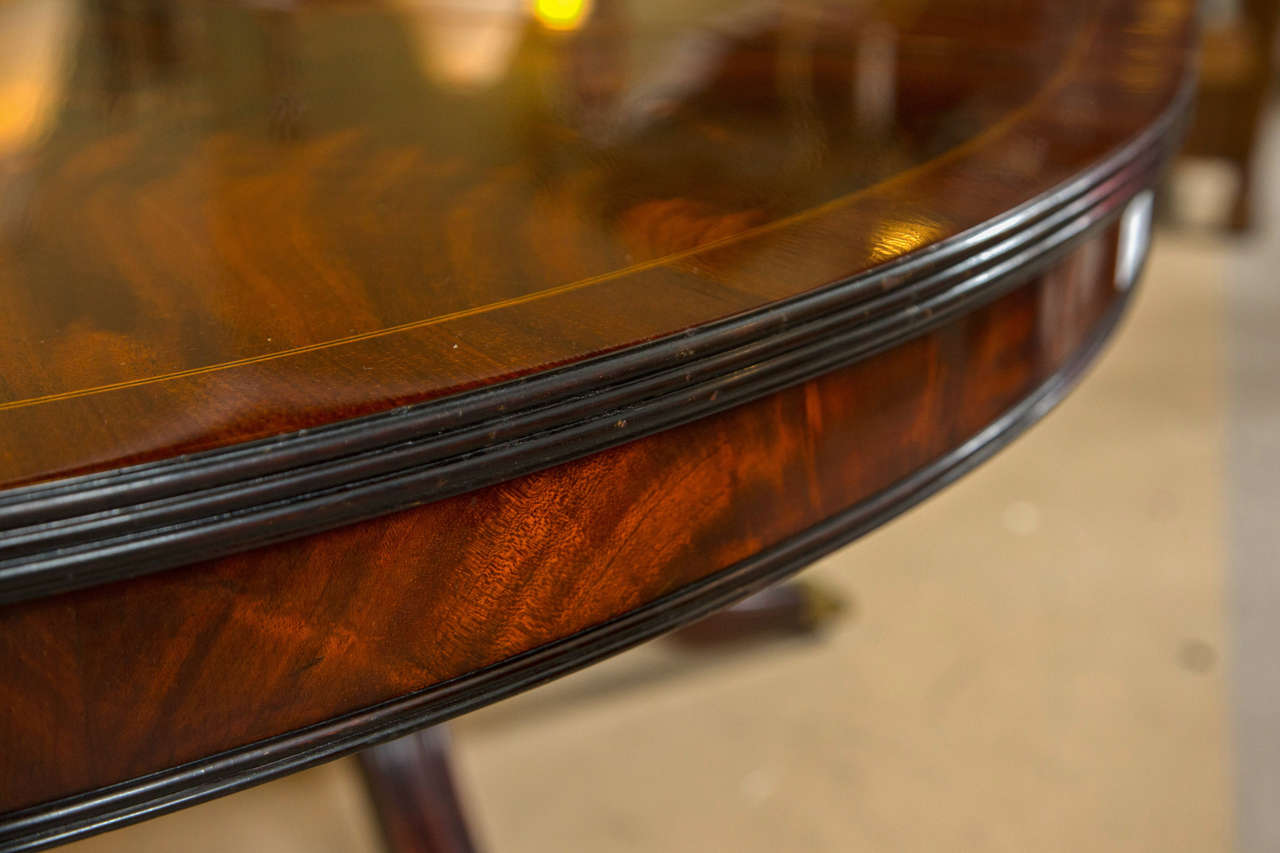 Schmieg & Kotzian Flame Mahogany Circular Dining Center Table In Good Condition In Stamford, CT