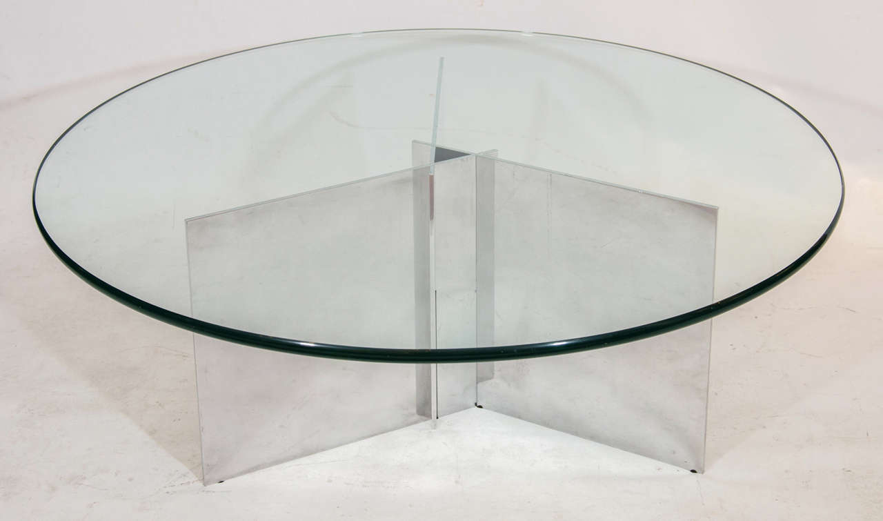 Simply elegant and modern coffee table with a polished aluminum base that interlocks with a focal center. Please contact for location. 