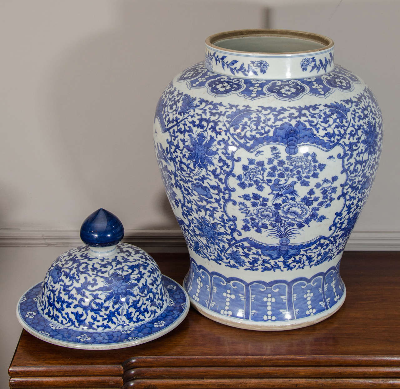 Pair of Large 20th Century Blue and White Porcelain Temple Jars For Sale 5