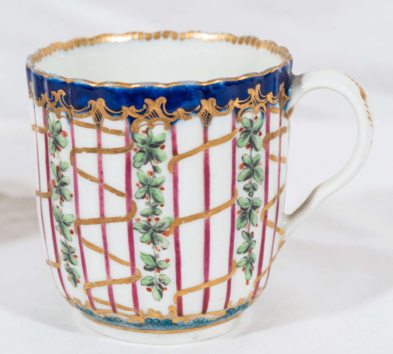 First Period Worcester Porcelain Hop Trellis Cup and Saucer In Excellent Condition In Katonah, NY