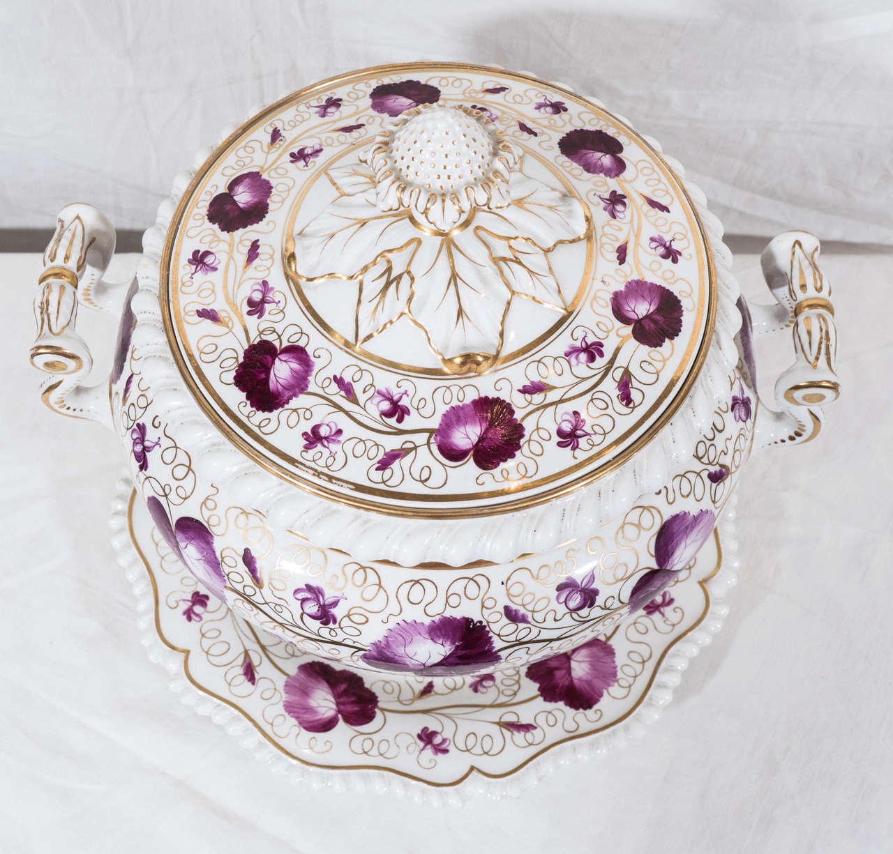 Flight Barr Barr Worcester Purple Soup Tureen In Excellent Condition In Katonah, NY