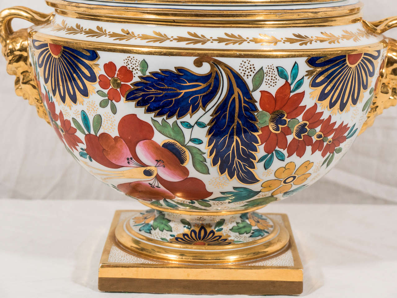 Large Barr Flight Barr Worcester Porcelain Ice Pail Painted in Imari Colors In Excellent Condition In Katonah, NY