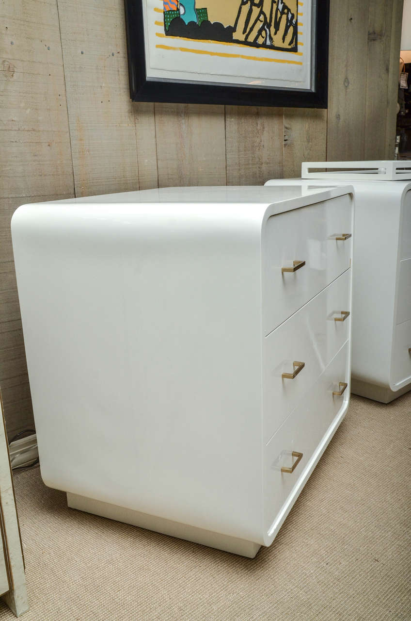 Pair of Mid-Century White Lacquer Three-Drawer Bedside Commodes In Excellent Condition In Water Mill, NY
