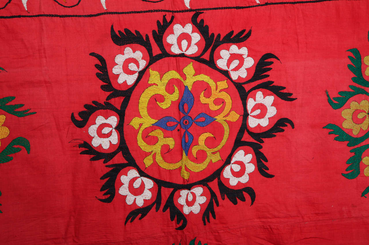 Vintage Red Turkish Suzani Throw In Good Condition For Sale In High Point, NC