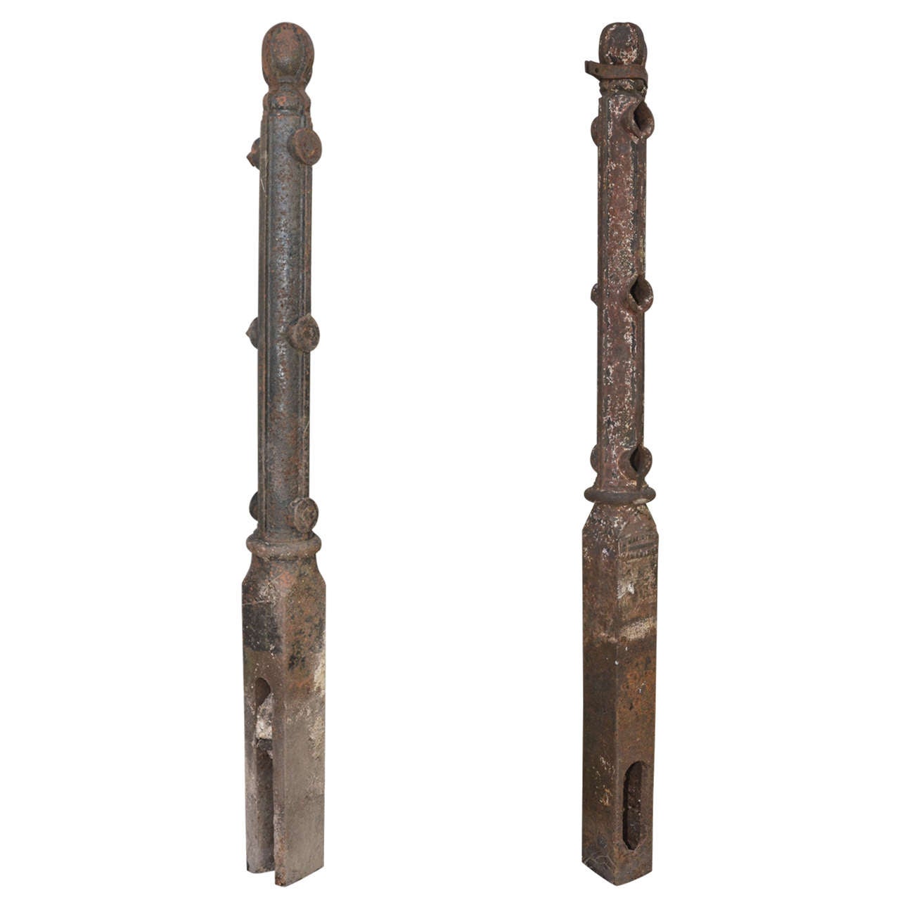 Pair of English Victorian Cast Iron Gate Posts For Sale