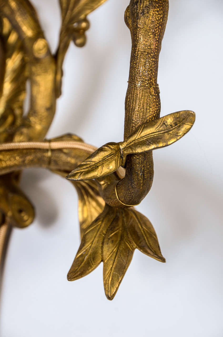 Satz von vier vergoldeten Bronze-Wandleuchtern im Louis-XV-Stil des 19. Jahrhunderts im Angebot 3