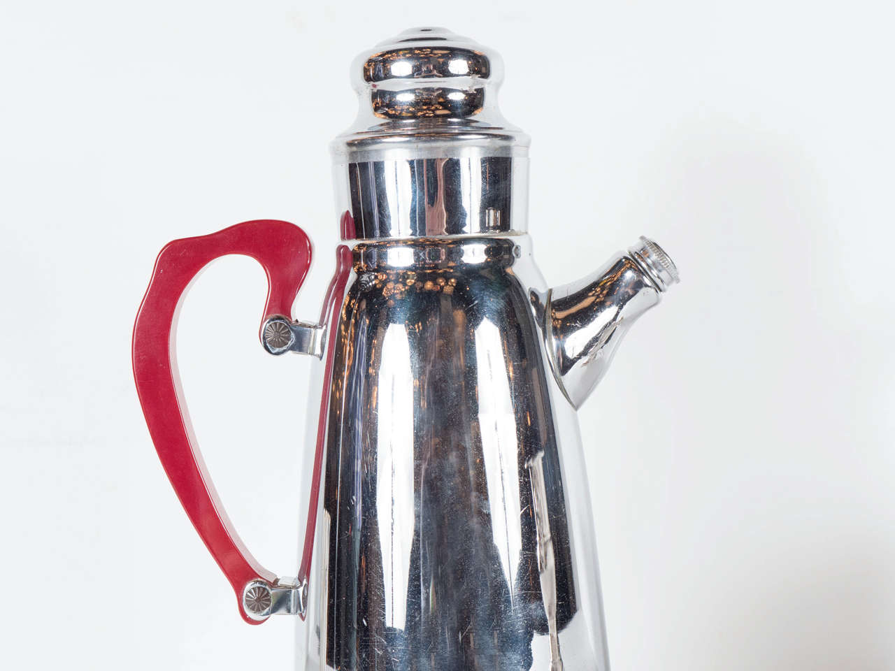 cocktail shaker with handle