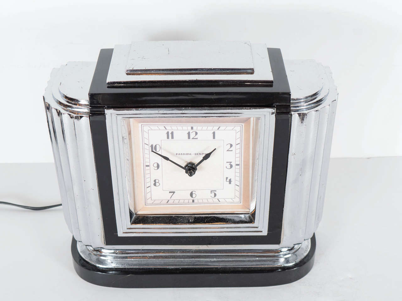 Exceptional Art Deco Streamline Skyscraper Style Electric Mantel Clock In Excellent Condition In New York, NY